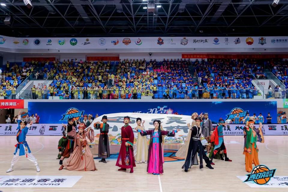 助力区域协, 西虎蓝盾队, 举起手机灯