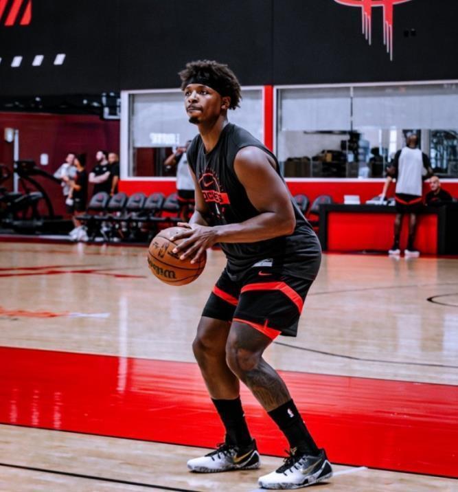 inews, 之前两场对, 上赛季的冠